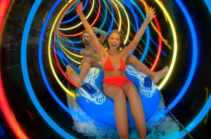 בתוך מגלשת הצונאמי